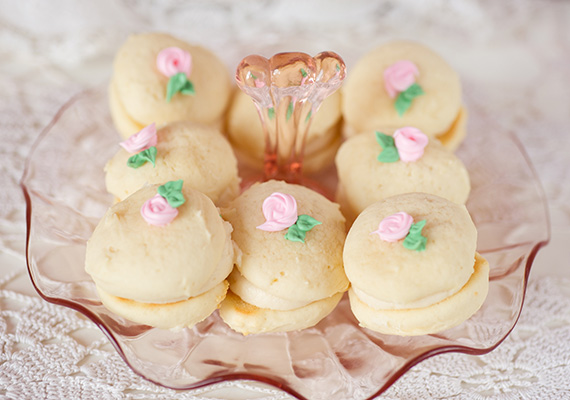 Vintage Bridal Shower inspiration | photo by Ananda Lima | 100 Layer Cake