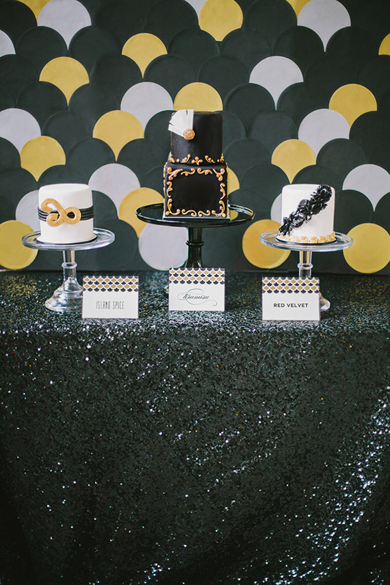 Black and gold Art Deco wedding inspiration | Photo by Lauren Peele Photography | 100 Layer Cake