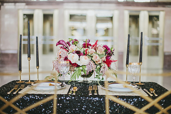 Black and gold Art Deco wedding inspiration | Photo by Lauren Peele Photography | 100 Layer Cake