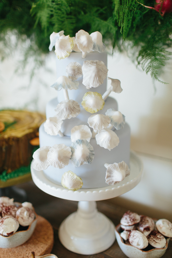 Swedish Christmas wedding inspiration | photo by Loft Photographie and Anne Marie Photography | 100 Layer Cake