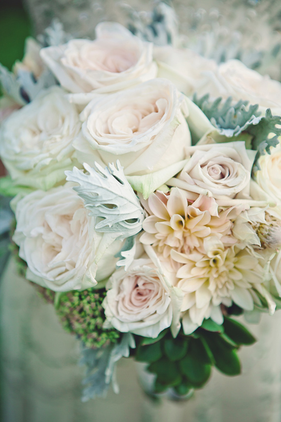 Garden rose bridal bouquet | Photo by Amy Lynn Photography | Read more - https://www.100layercake.com/blog/?p=66999
