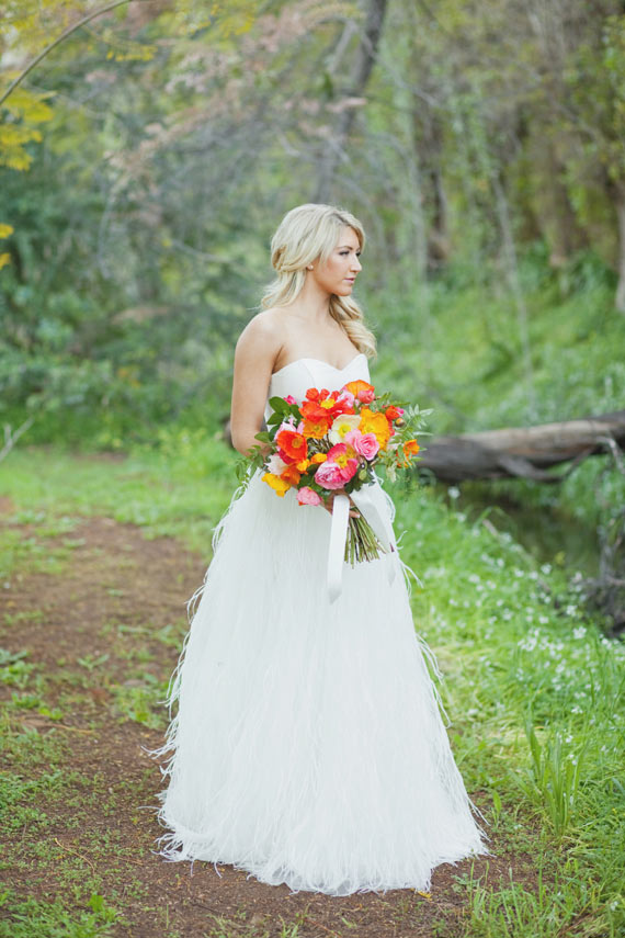 Poppy bridal bouquet inspiration | Photo by Angela Higgins | Read more - https://www.100layercake.com/blog/?p=70538