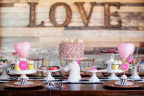 Modern bridal shower inspiration | Photo by Kristin Nicole Photography | Read more - https://www.100layercake.com/blog/?p=71323