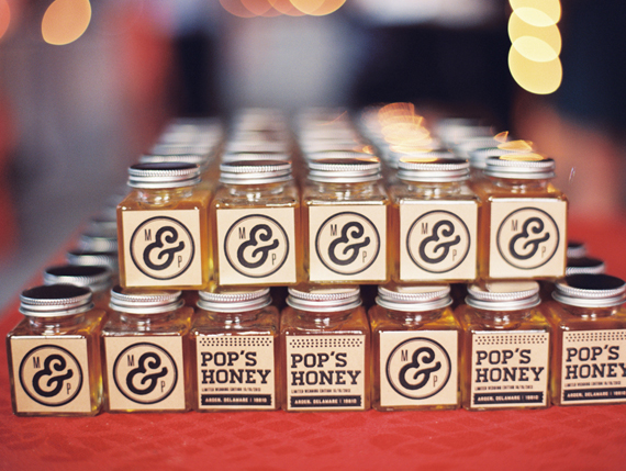 Honey wedding favors | Photo by Lisa Berry | Read more - https://www.100layercake.com/blog/?p=76472