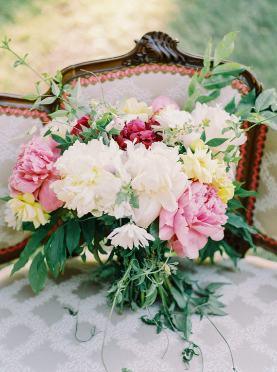 Peony wedding inspiration | Photo by Mariel Hannah Photo | Florals and design Mint Design | Read more - https://www.100layercake.com/blog/?p=77011
