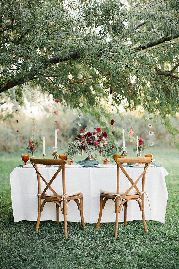 Sweet Autumn wedding inspiration | Photo by Callie Hobbs Photography | Read more - https://www.100layercake.com/blog/?p=80449 