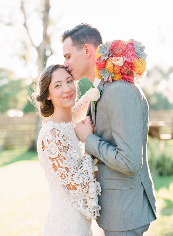DIY Florida wedding | Photo by Katie Crabb Photography | Read more -  https://www.100layercake.com/blog/?p=84808