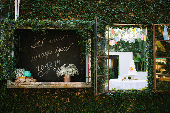 DIY Florida wedding | Photo by Katie Crabb Photography | Read more -  https://www.100layercake.com/blog/?p=84808