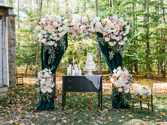 Fall floral workshop in Virginia | Photo by Rachel May | Florals by Anthomanic | Read more -  https://www.100layercake.com/blog/?p=84781