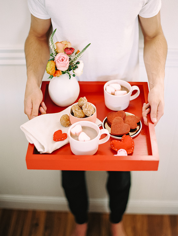Valentine's Day inspiration | Photo by  Michele Hart Photography | Design and Styling Lexy Ward of PROPER | Read more -  https://www.100layercake.com/blog/wp-content/uploads/2015/02/valentines-day-inspiration-1.jpg