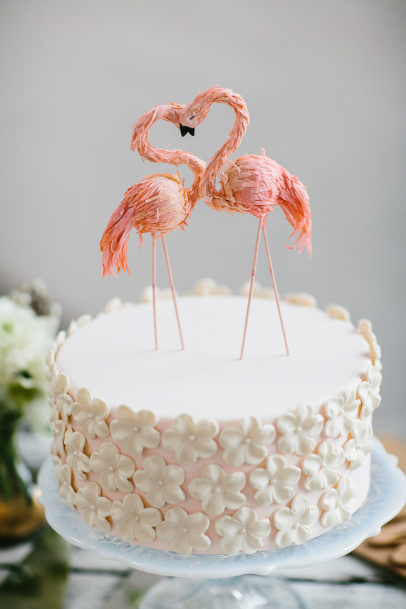 Modern white and pink wedding ideas | Photo by  Bethany Michaela | Read more -  https://www.100layercake.com/blog/2015/03/02/modern-white-a…-wedding-ideas/ 