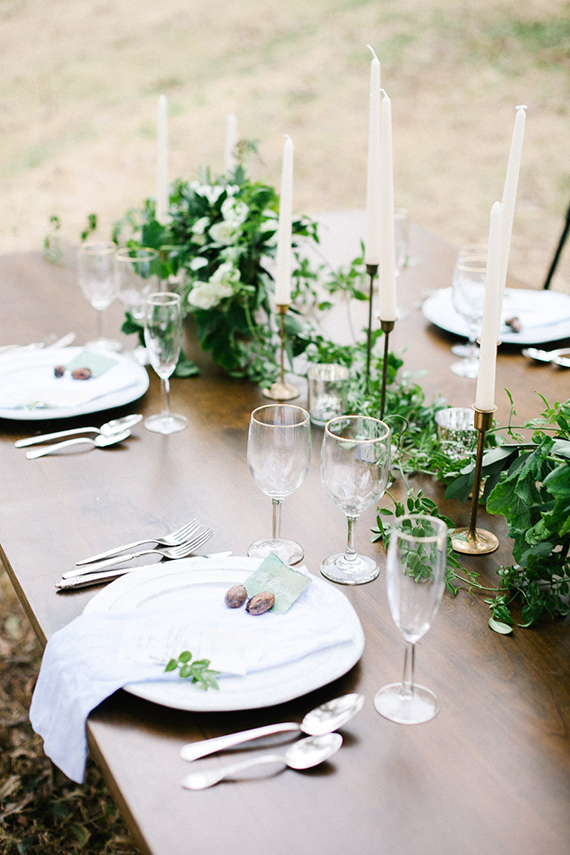 Rustic outdoor wedding inspiration | Photo by  Mary Claire Photography | Read more - https://www.100layercake.com/blog/wp-content/uploads/2015/03/Rustic-outdoor-wedding-inspiration 