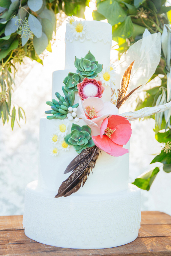Southwest Bohemian wedding inspiration | Photo by Magnolia Studios | Read more -  https://www.100layercake.com/blog/wp-content/uploads/2015/03/Southwest-Bohemian-wedding-inspiration