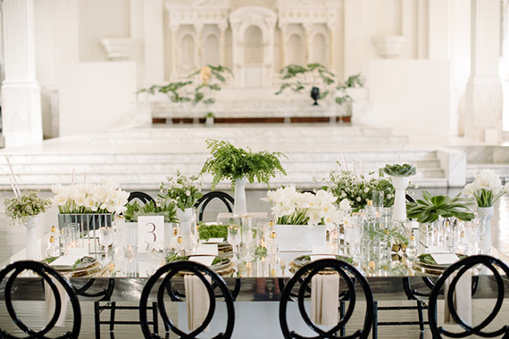 Modern green and white wedding ideas | Photo by Krista Mason Photography | Read more -  https://www.100layercake.com/blog/wp-content/uploads/2015/04/modern-green-black-white-wedding