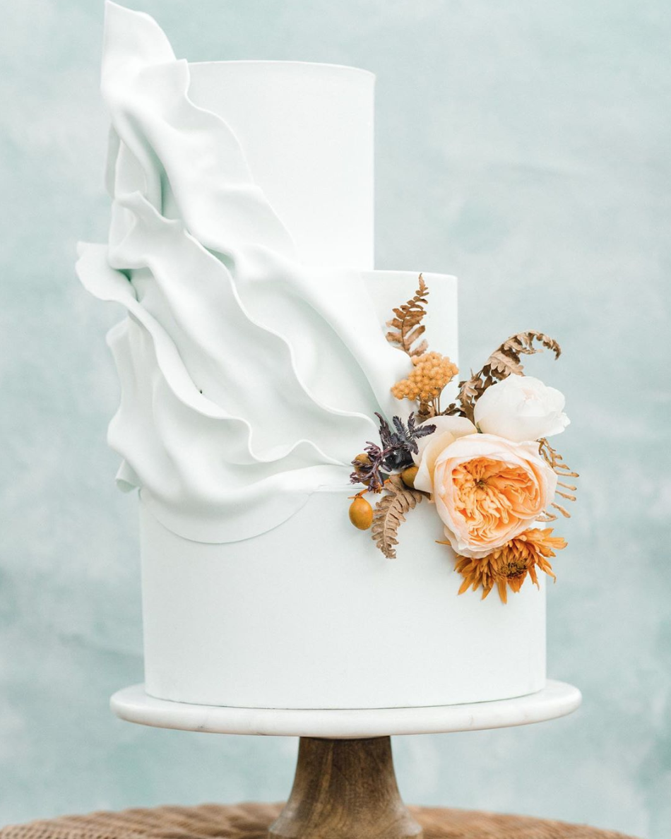 15 fine art sculpture wedding cakes 100 Layer Cake