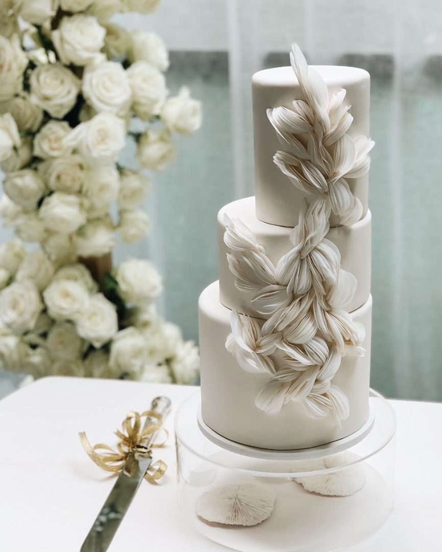 15 fine art sculpture wedding cakes