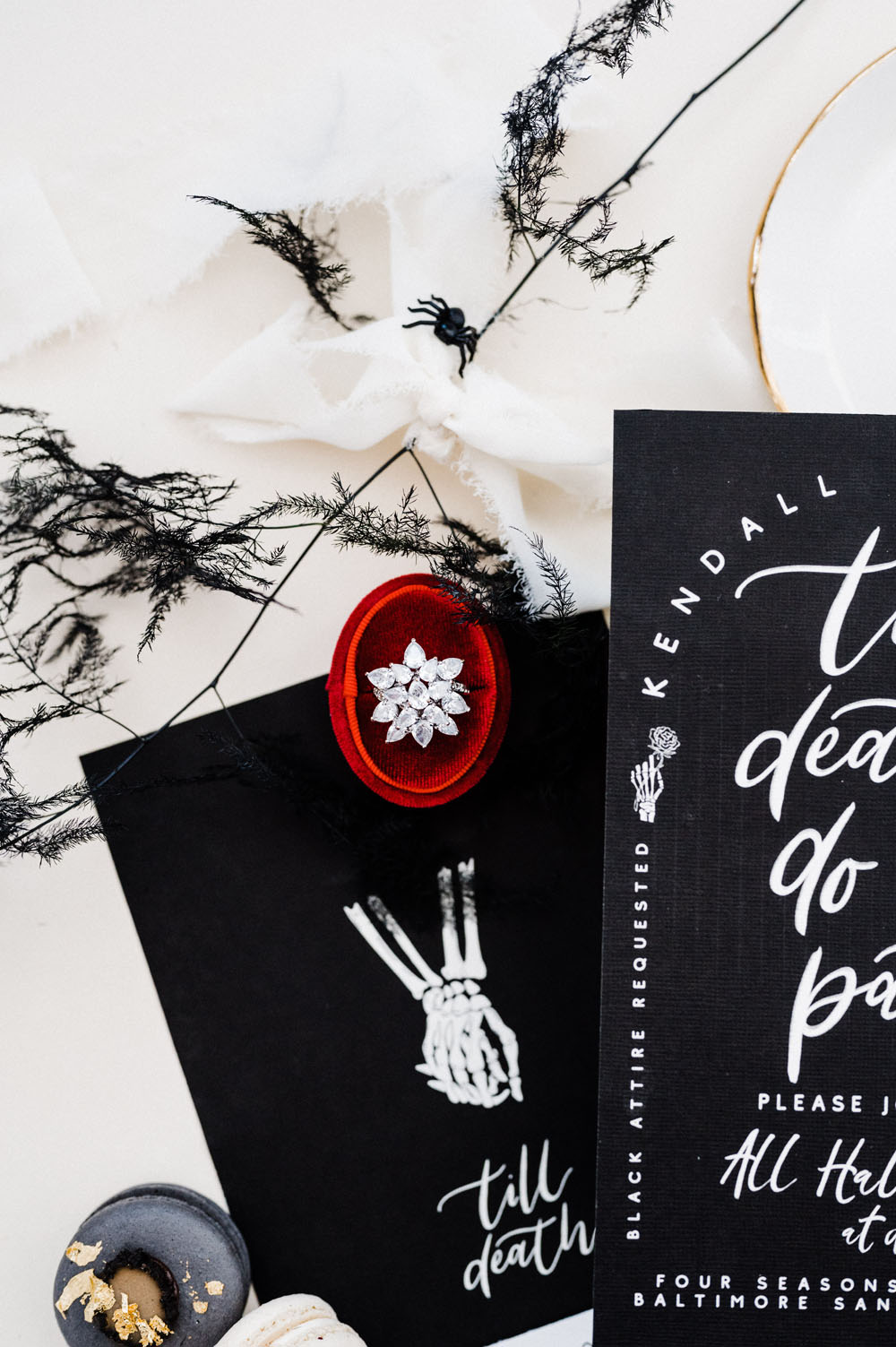 Idées effrayantes de fête d'Halloween et de mariage en noir et blanc