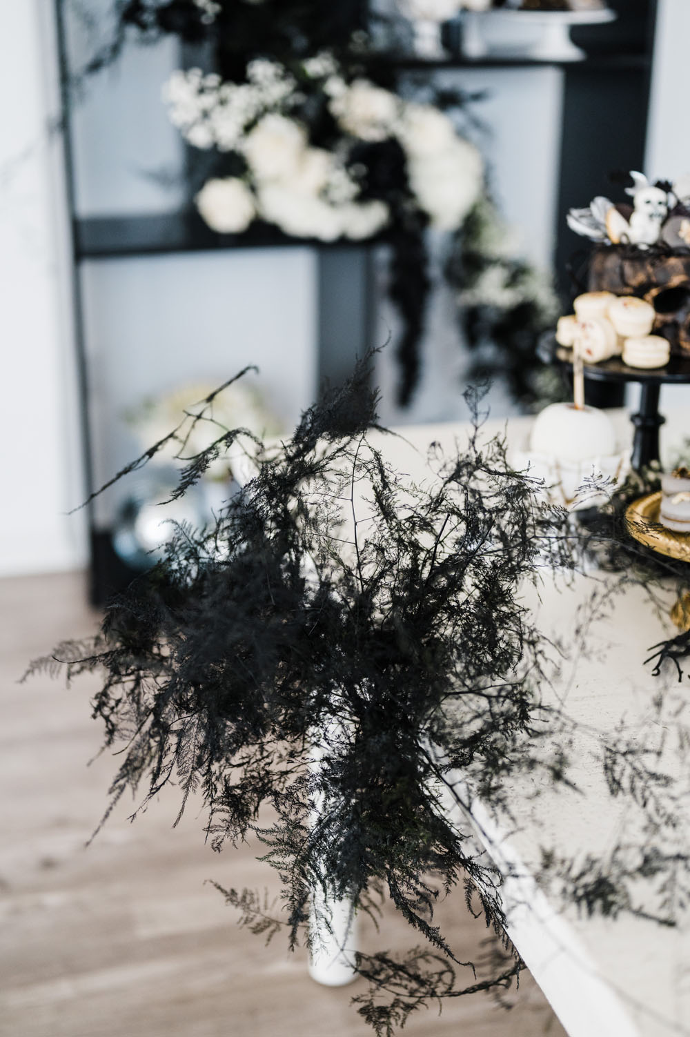 Idées effrayantes de fête d'Halloween et de mariage en noir et blanc