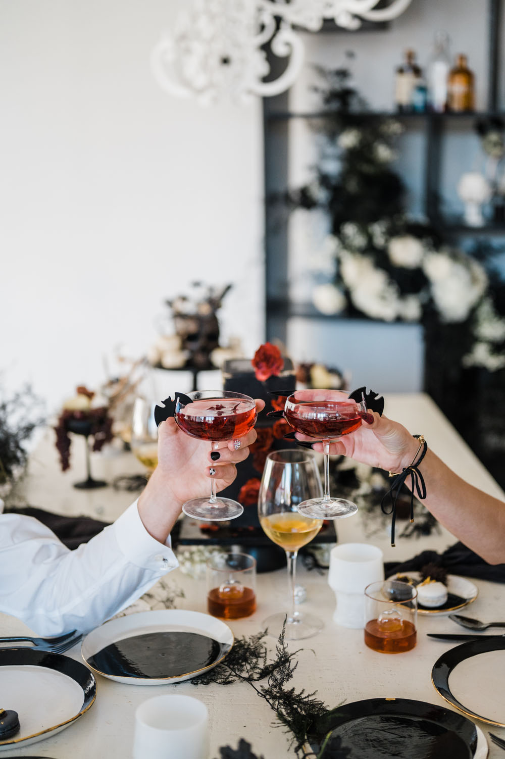 Idées effrayantes de fête d'Halloween et de mariage en noir et blanc
