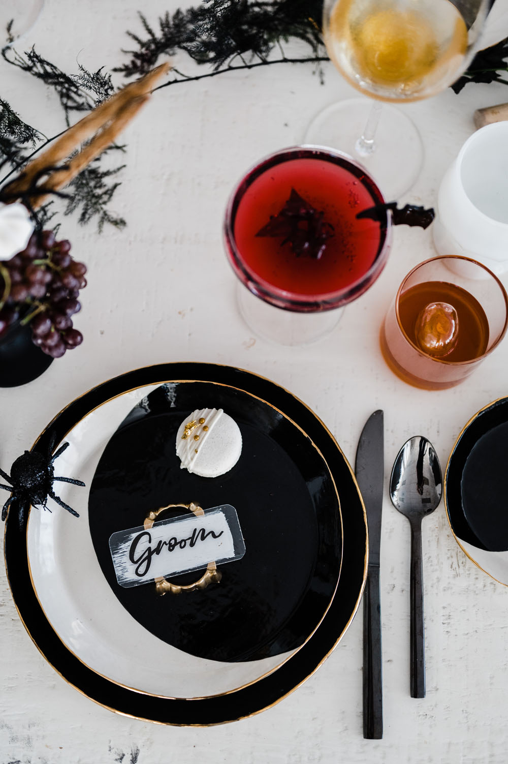 Idées effrayantes de fête d'Halloween et de mariage en noir et blanc
