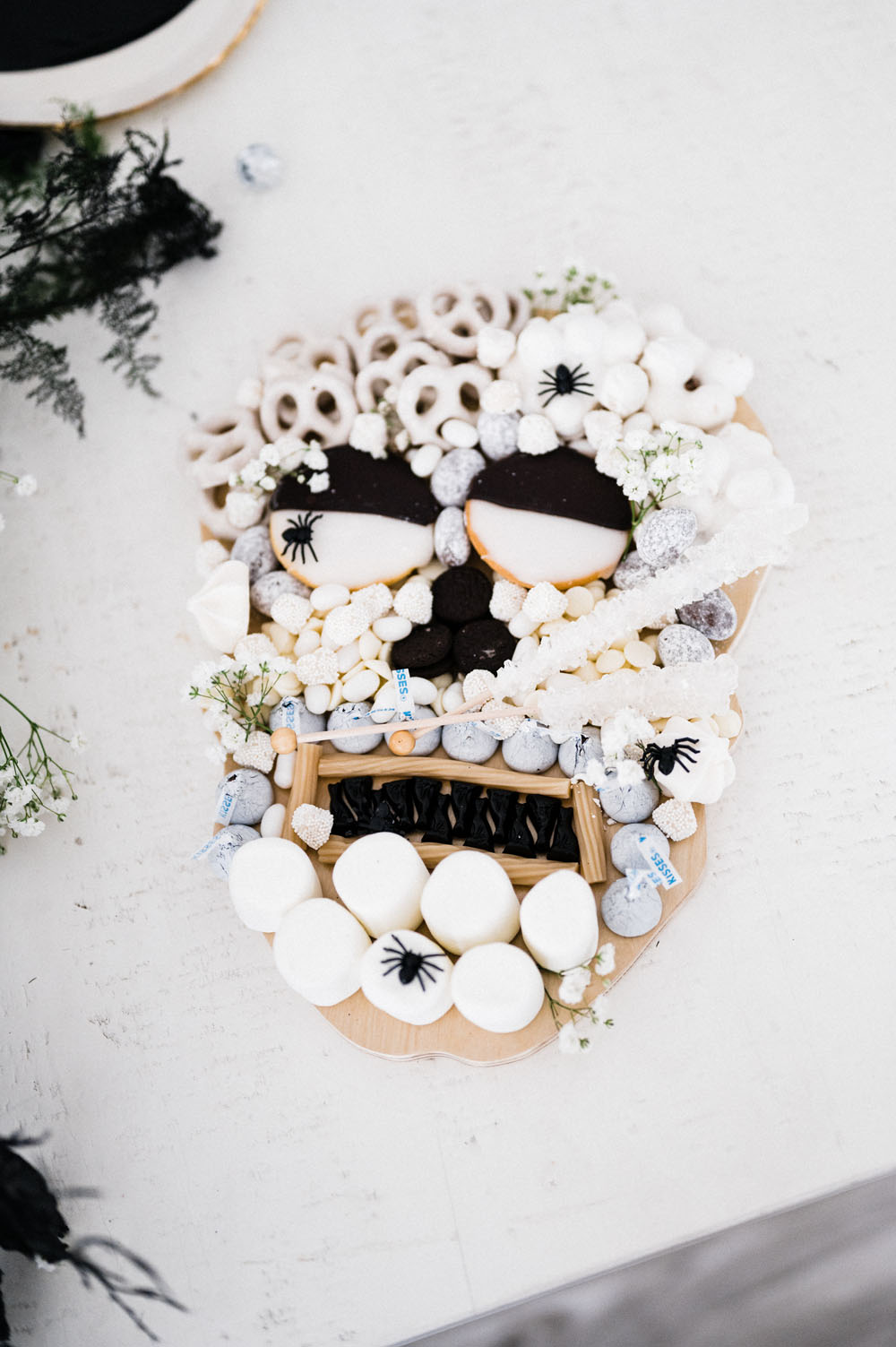 Idées effrayantes de fête d'Halloween et de mariage en noir et blanc
