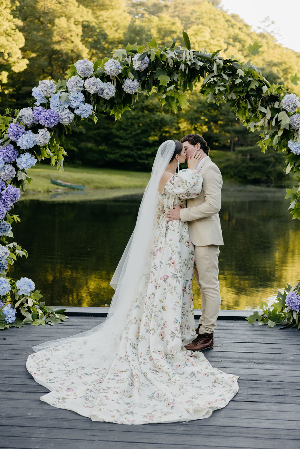 Idées de mariage de montagne d'été de luxe avec une robe à fleurs