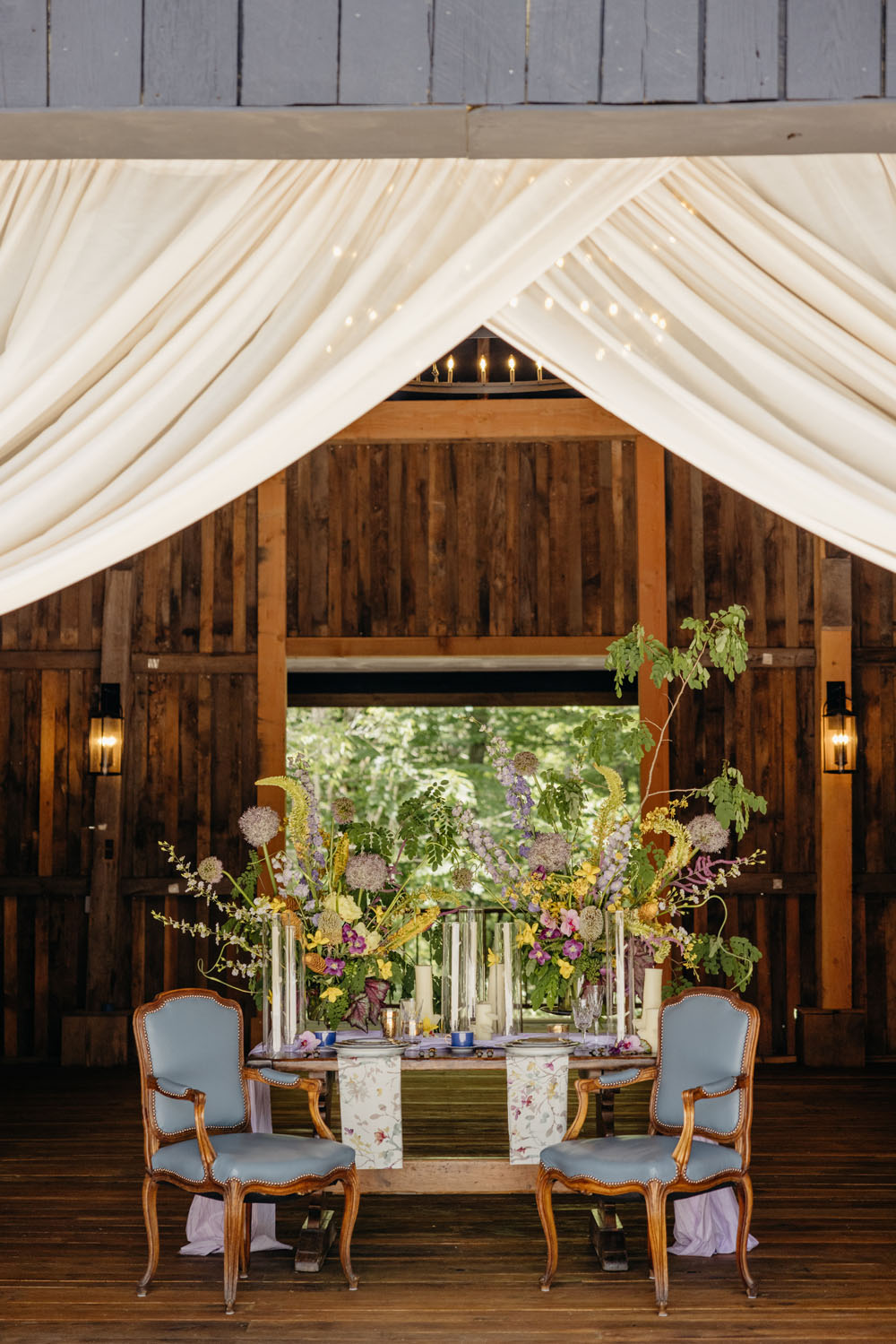 Idées de mariage de montagne d'été de luxe avec une robe à fleurs