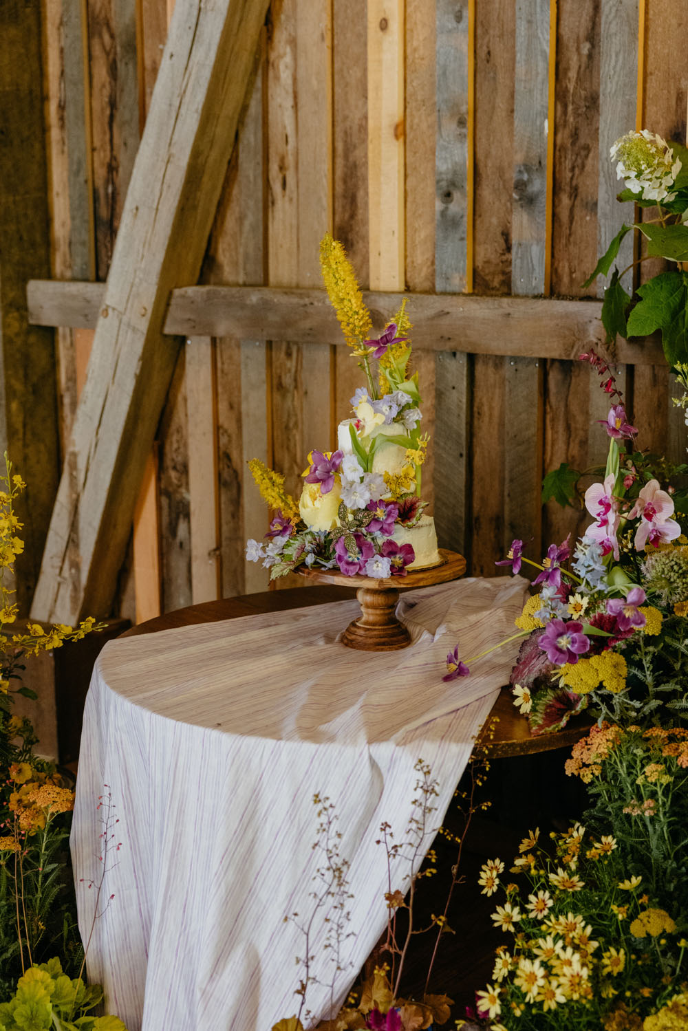 Idées de mariage de montagne d'été de luxe avec une robe à fleurs