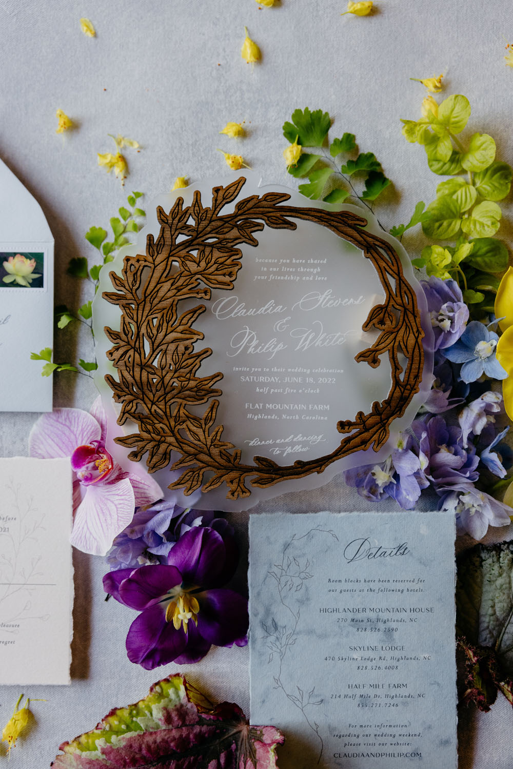 Idées de mariage de montagne d'été de luxe avec une robe à fleurs