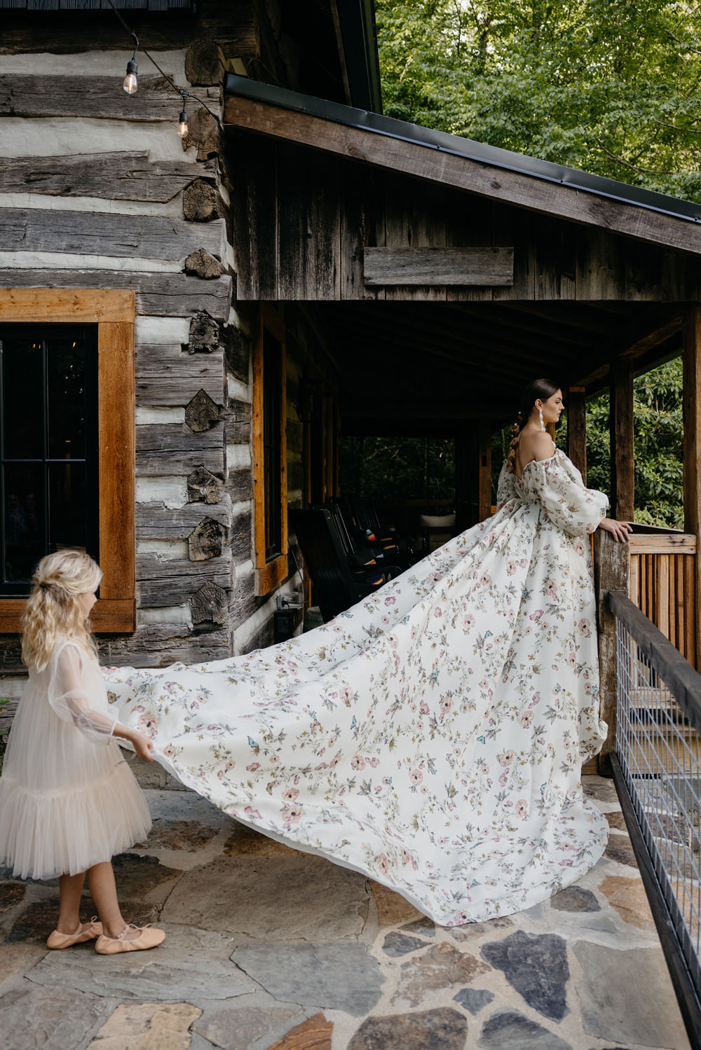 Idées de mariage de montagne d'été de luxe avec une robe à fleurs