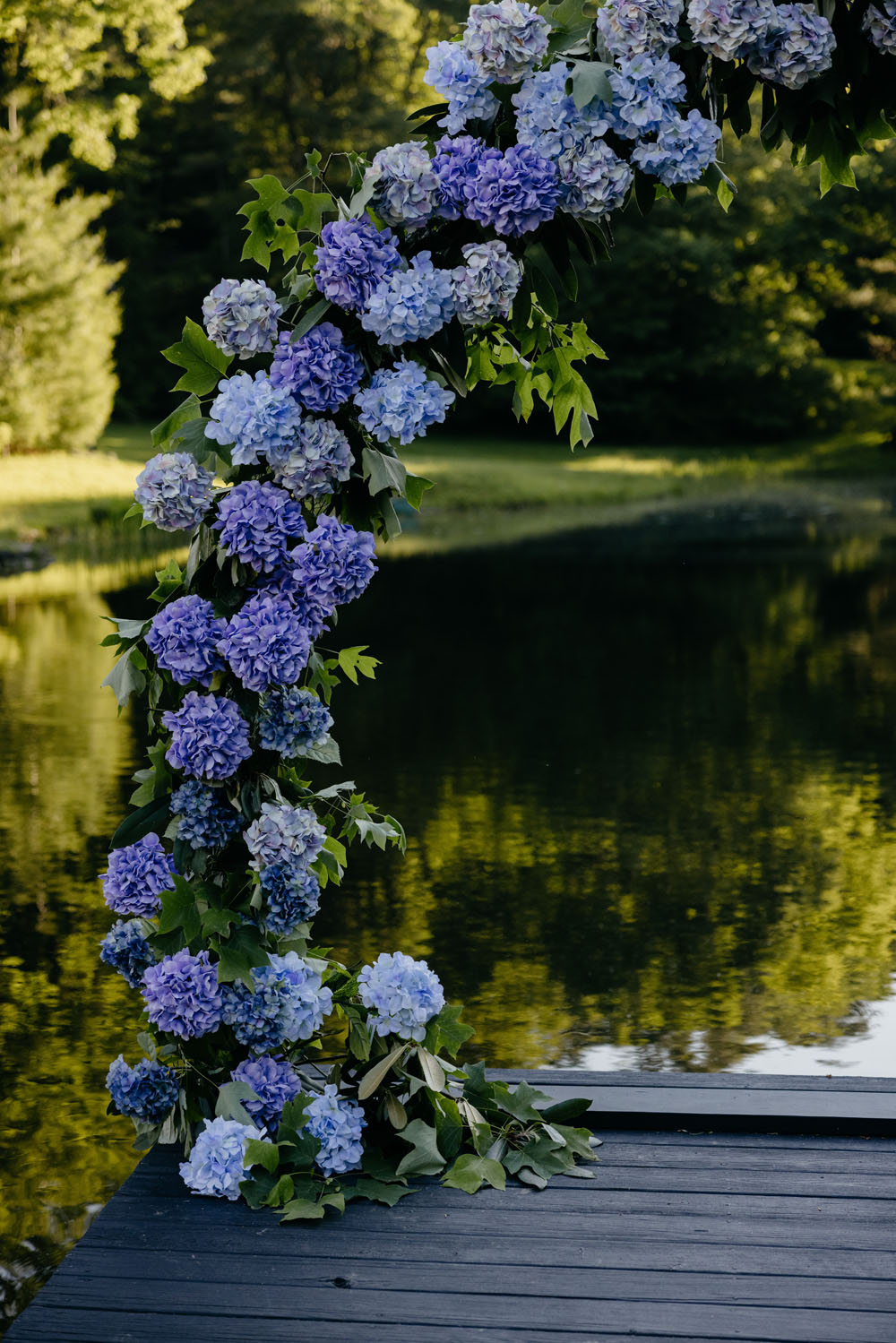 Idées de mariage de montagne d'été de luxe avec une robe à fleurs