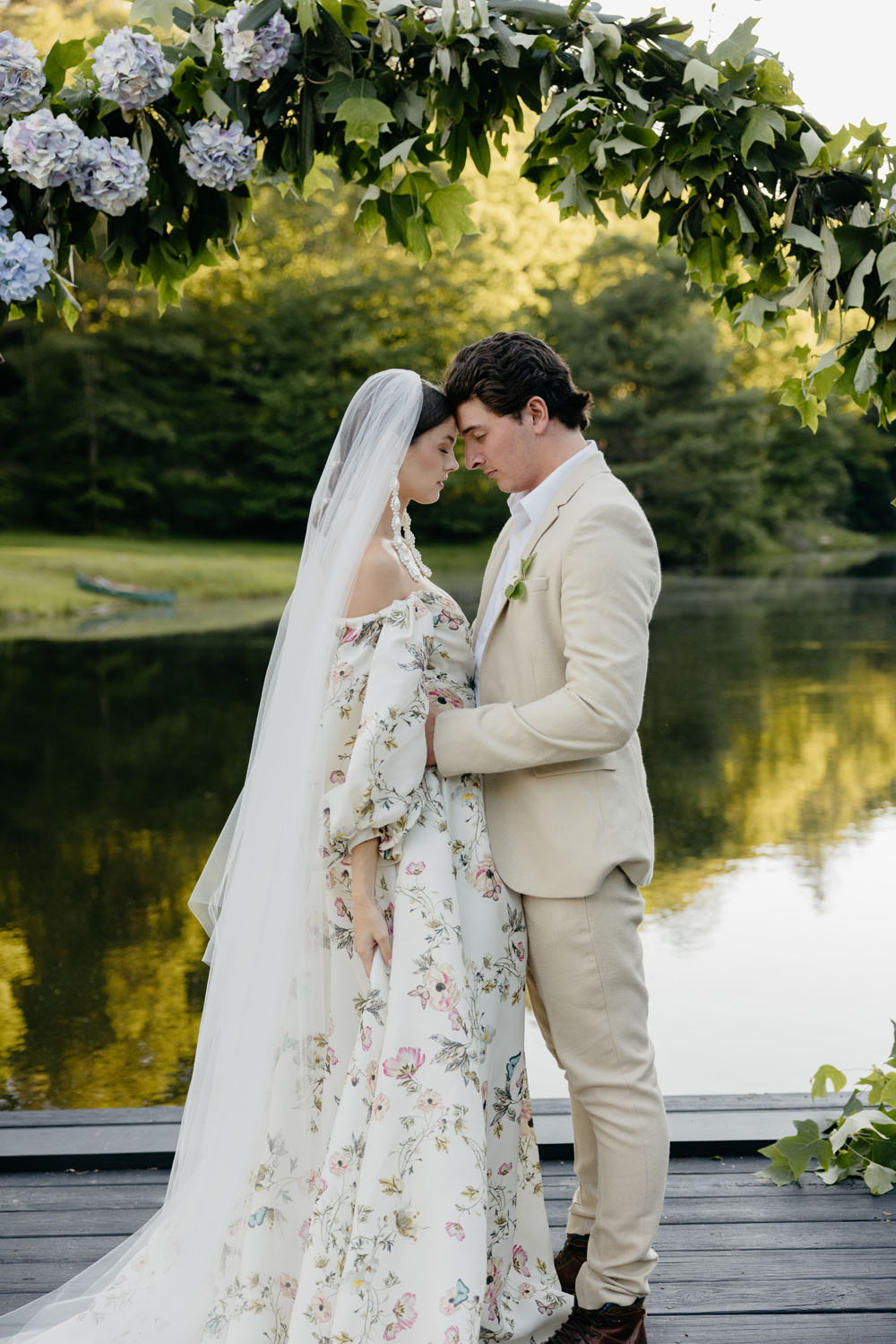 Idées de mariage de montagne d'été de luxe avec une robe à fleurs