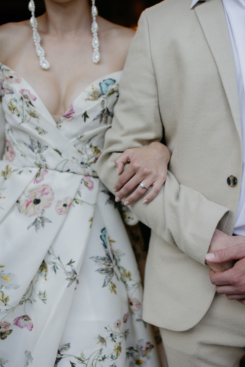 Idées de mariage de montagne d'été de luxe avec une robe à fleurs