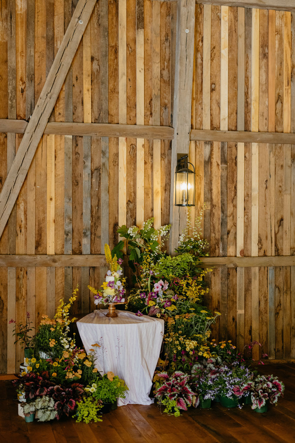Idées de mariage de montagne d'été de luxe avec une robe à fleurs