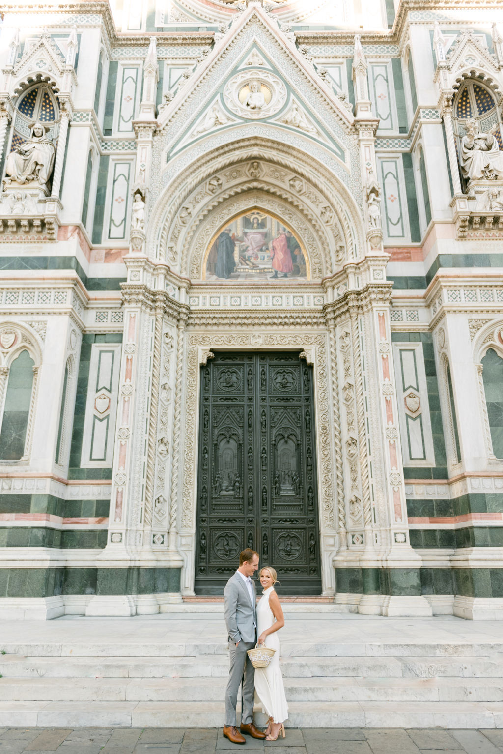 Mariage intemporel et moderne à Florence en noir et blanc