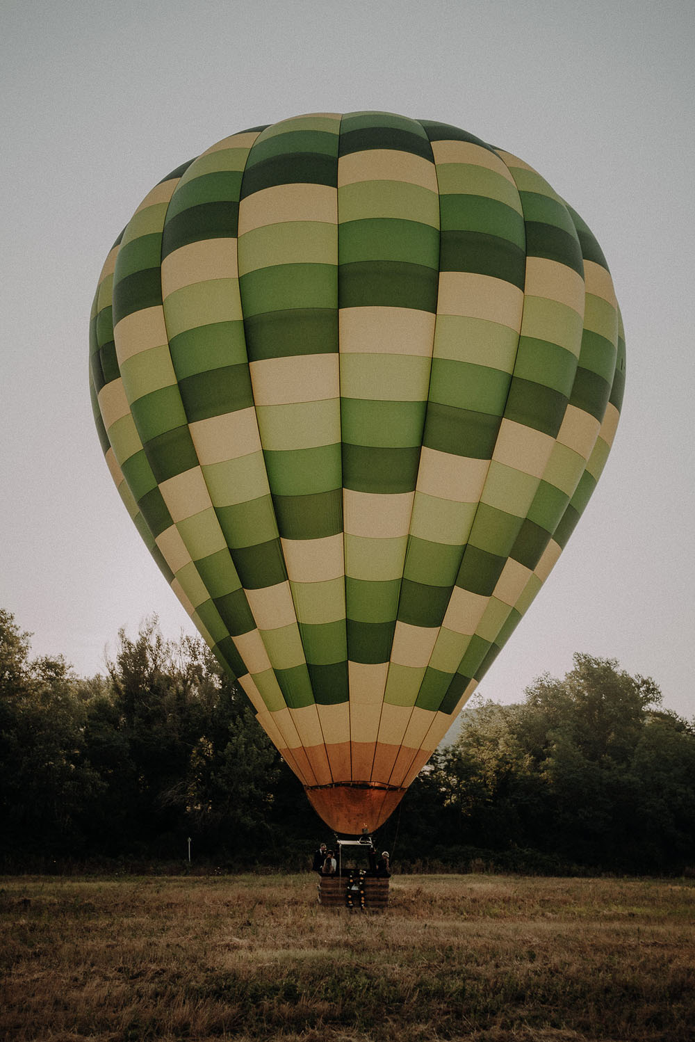 Vintage hot air balloon elopement over Tuscany