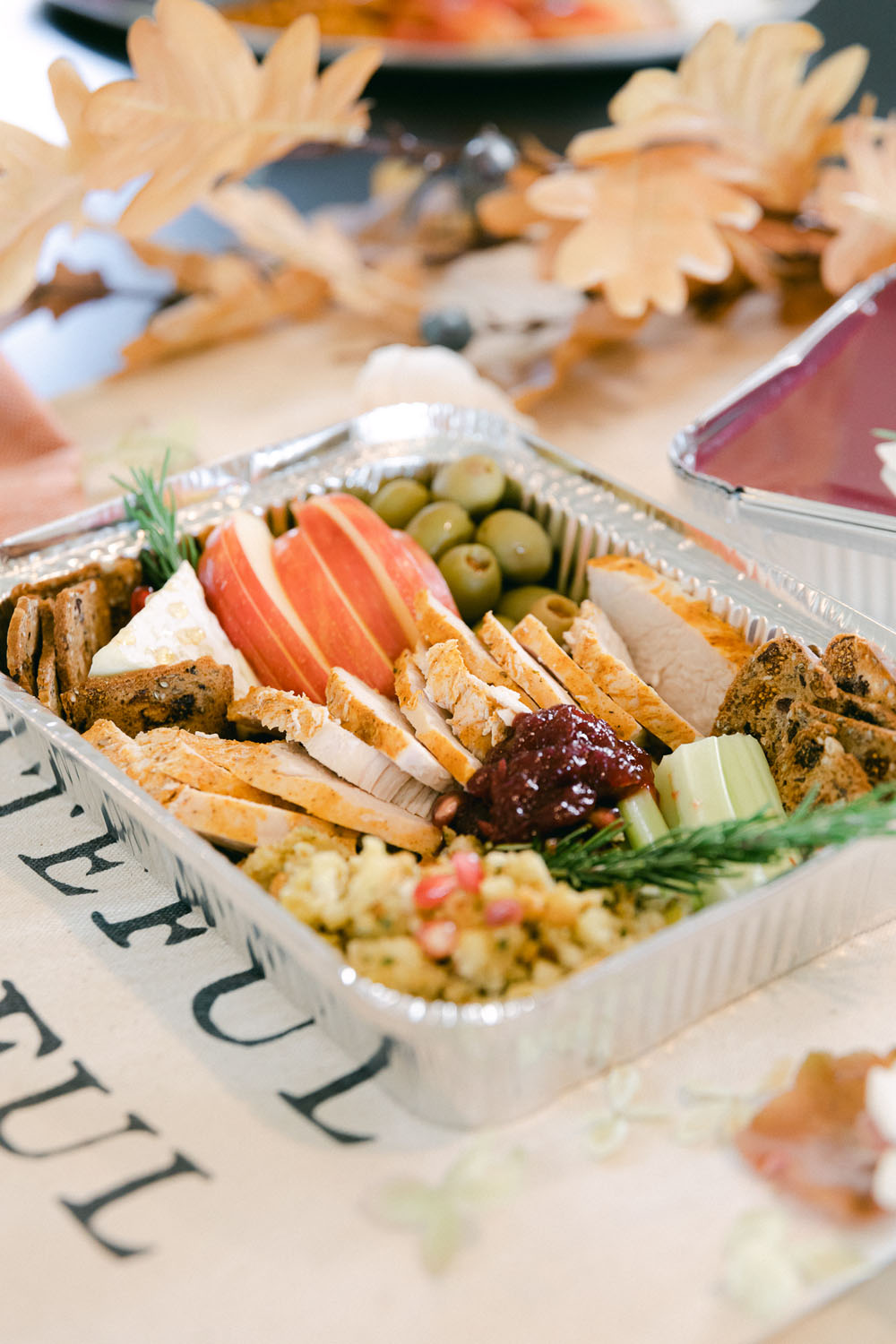 friendsgiving ideas - takeaway containers