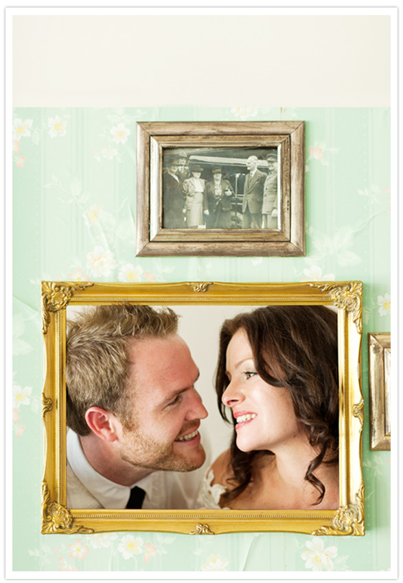 diy-photobooth-frame-wedding-display