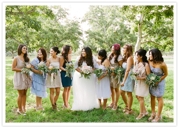 bridesmaids-in-variety-of-tonal-colors