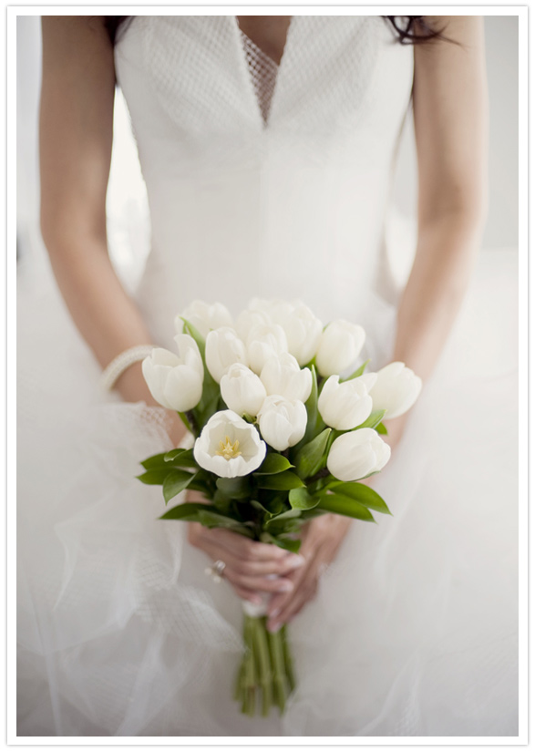 white tulip bouquet