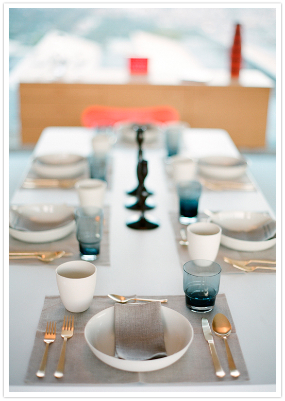 gold, gray and black tablesetting