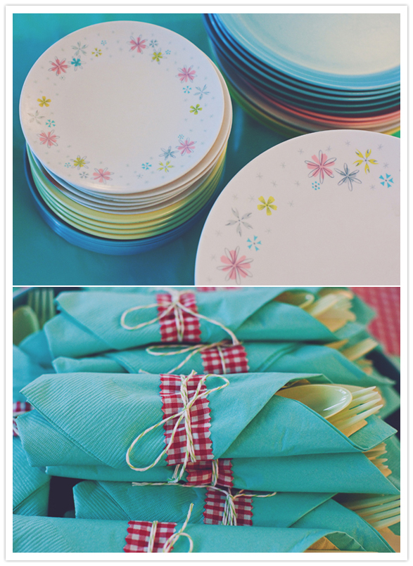 turquoise and red table linens and starred plates