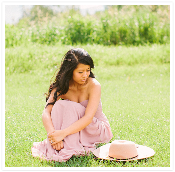 light purple maxi dress and tan floppy hat