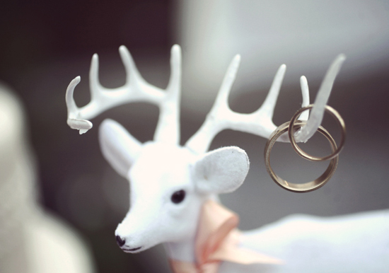 deer wedding cake topper | Photo by Anne Nunn Photography