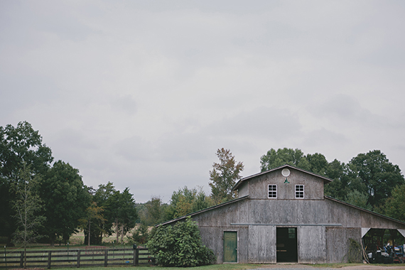 Country Farm wedding | photos by Nicole Roberts | 100 Layer Cake 