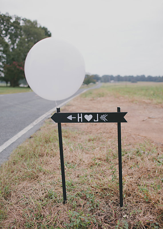 Rustic wedding signage | photos by Nicole Roberts | 100 Layer Cake 