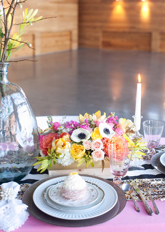 Modern Spring wedding ideas | Photos by Cassandra Castaneda | 100 Layer Cake