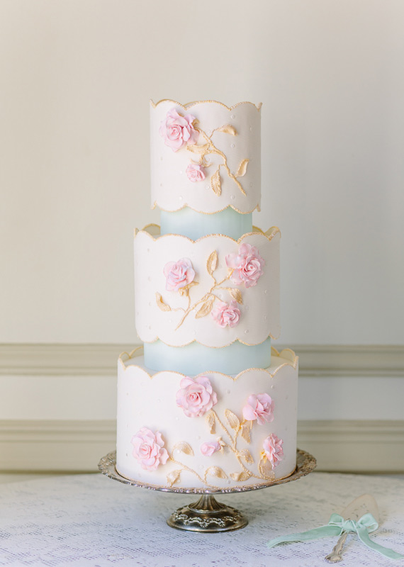 Romantic sugar flower wedding cake | photos by Annabella Charles Photography | 100 Layer Cake