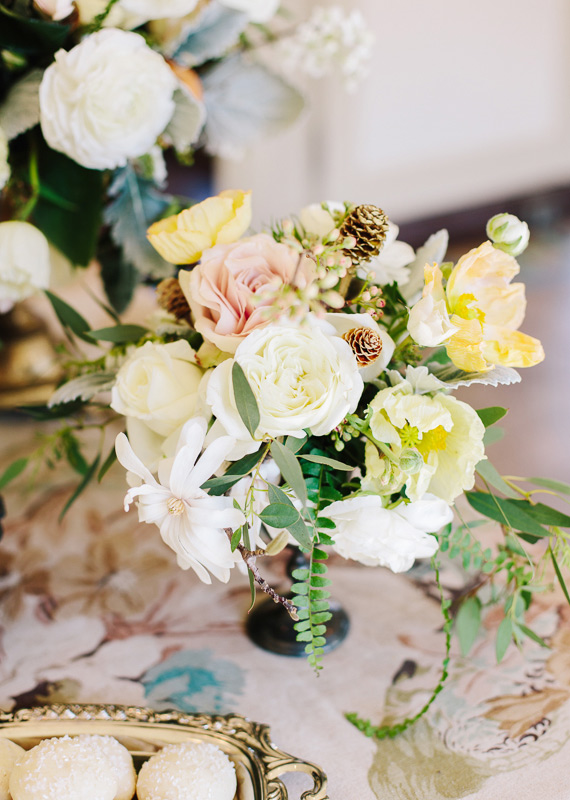 Romantic floral centerpiece | photos by Annabella Charles Photography | 100 Layer Cake
