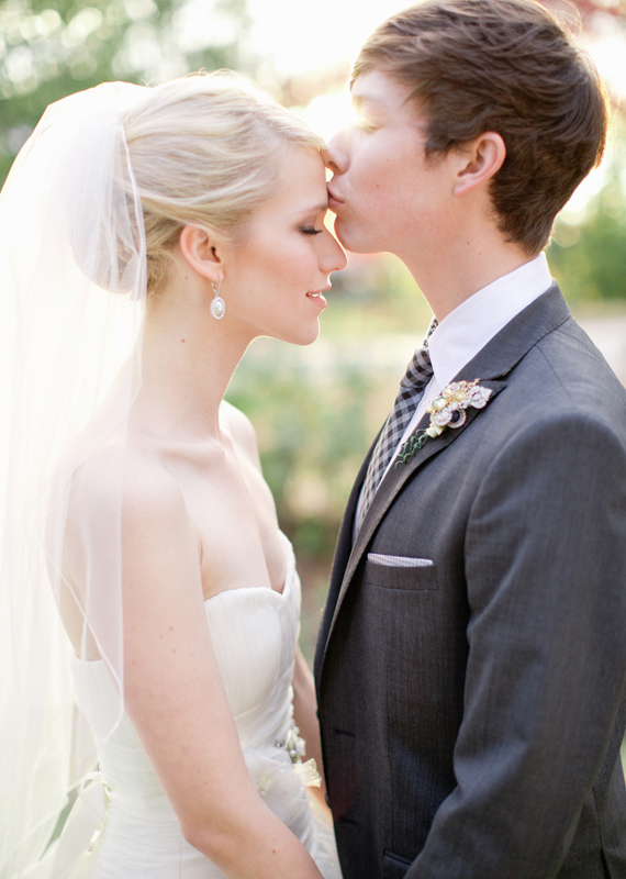 Sassi Holford wedding dress | Photo by Jeremy Harwell | 100 Layer Cake